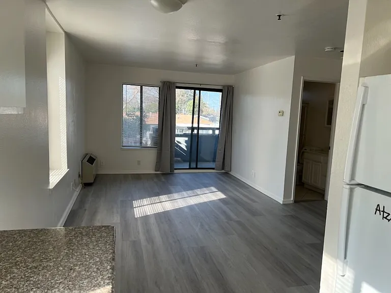 2065 Riley Ct — Photo 3