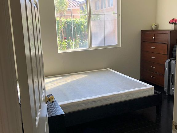 5th image of 5901 Wilshire Dr