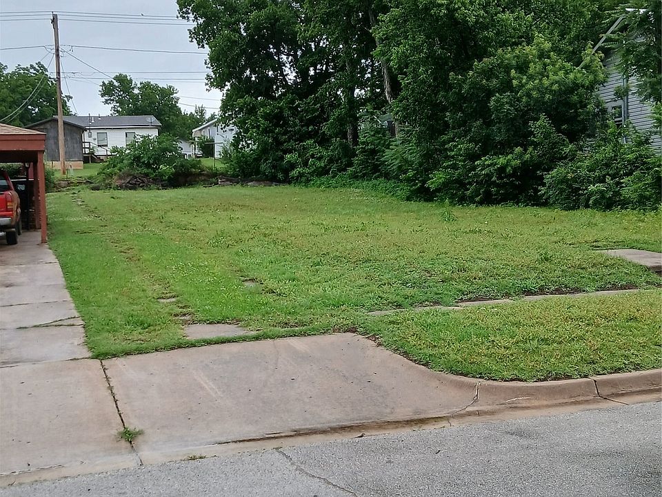 2nd image of 517 W 7th Ave