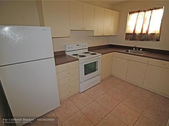 5th image of 4440 Bougainvilla Dr APT 4