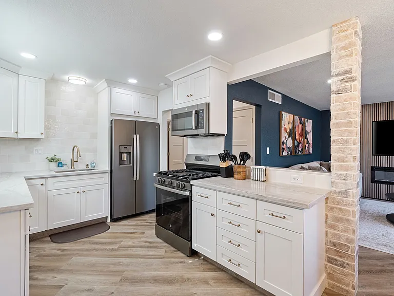 534 Beverly Dr — Photo 2
