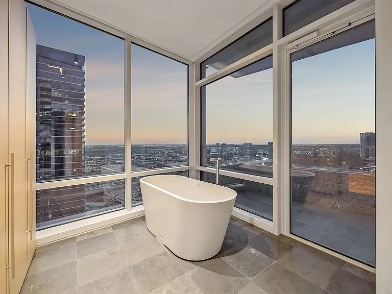 2430 Victory Park Ln #2509 — Photo 10