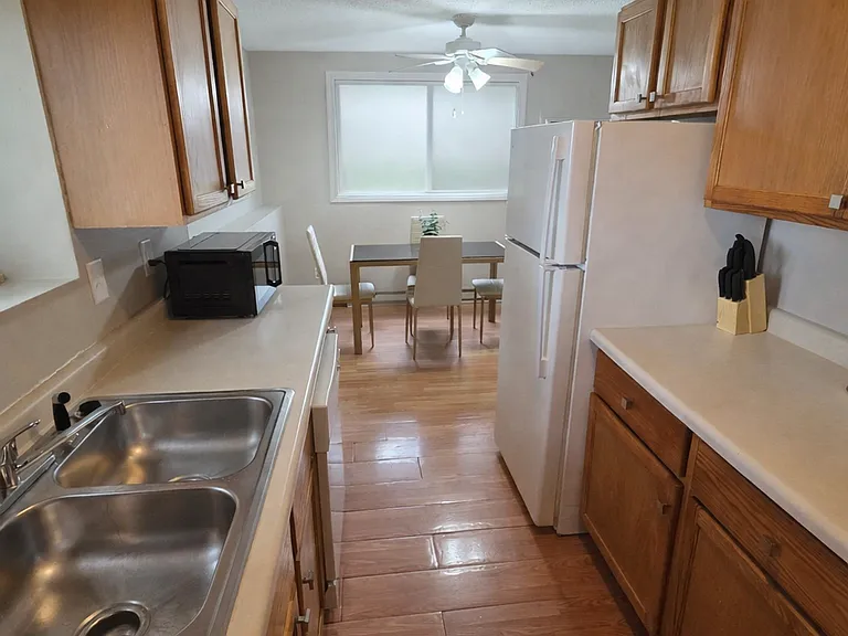 Twin Lakes Apartments — Photo 5