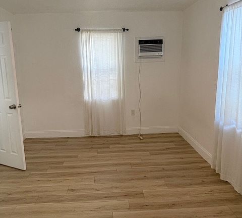 4th image of 6122 NE 5th Ave APT 3