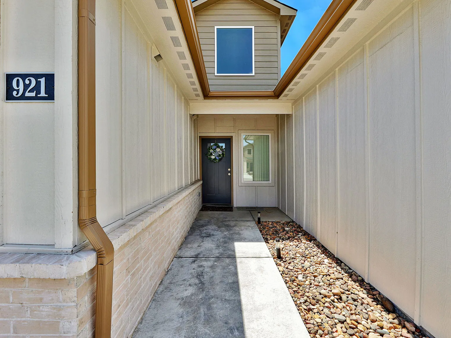 3 bed, 2.5 bath, 1525 sqft, $1,595 — Photo 2