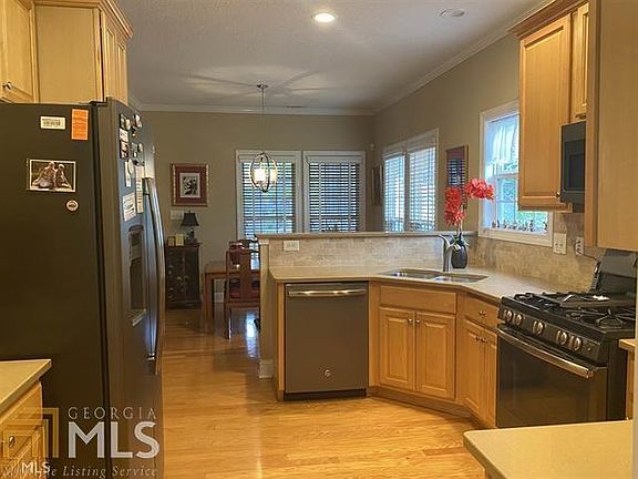 2nd image of 35 Eastlake Lndg