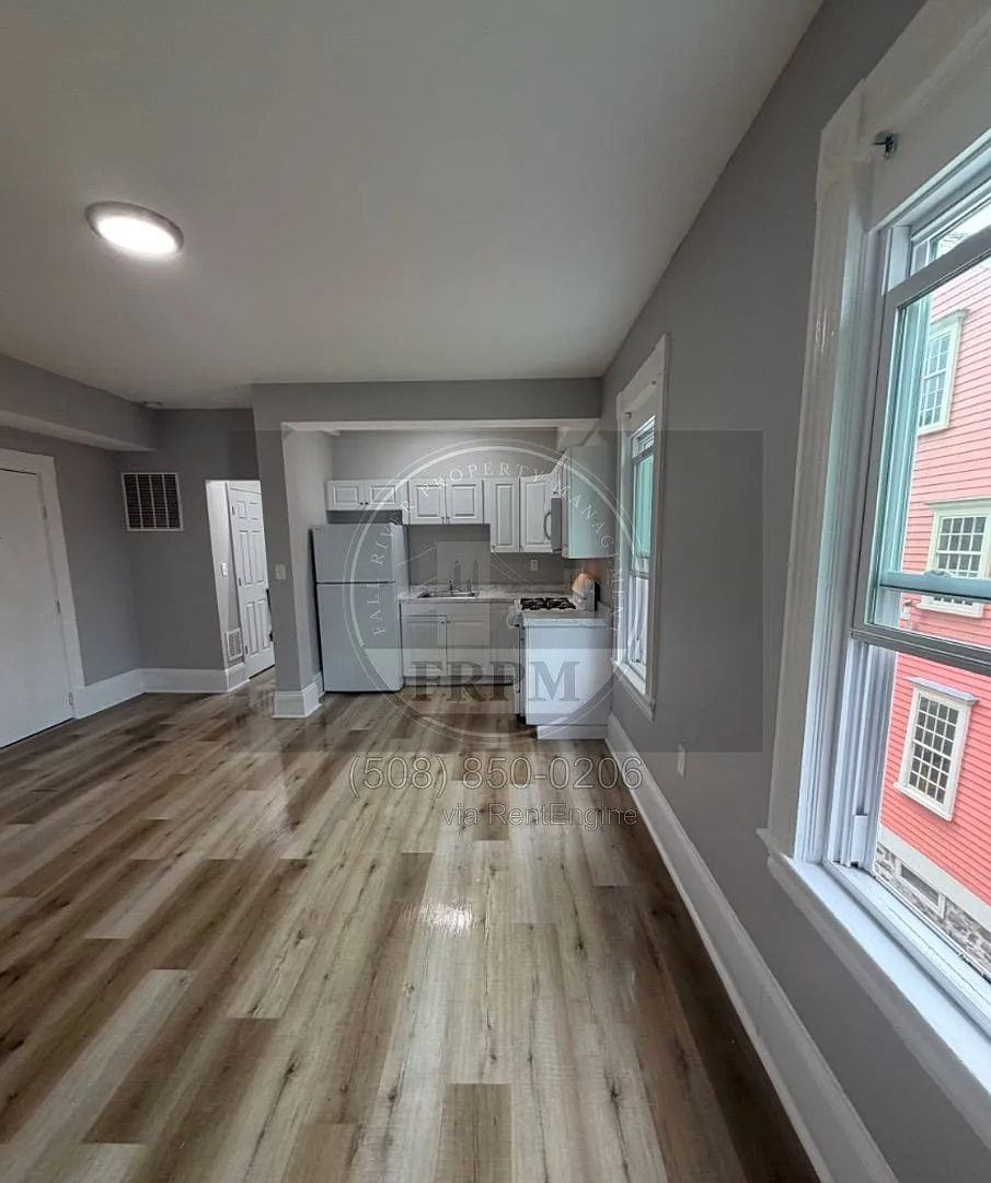 3 bed, 1.0 bath, $1,950 — Photo 3