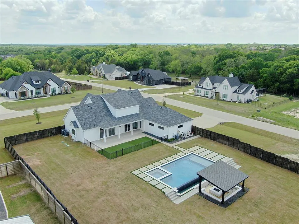 140 Farish Ln