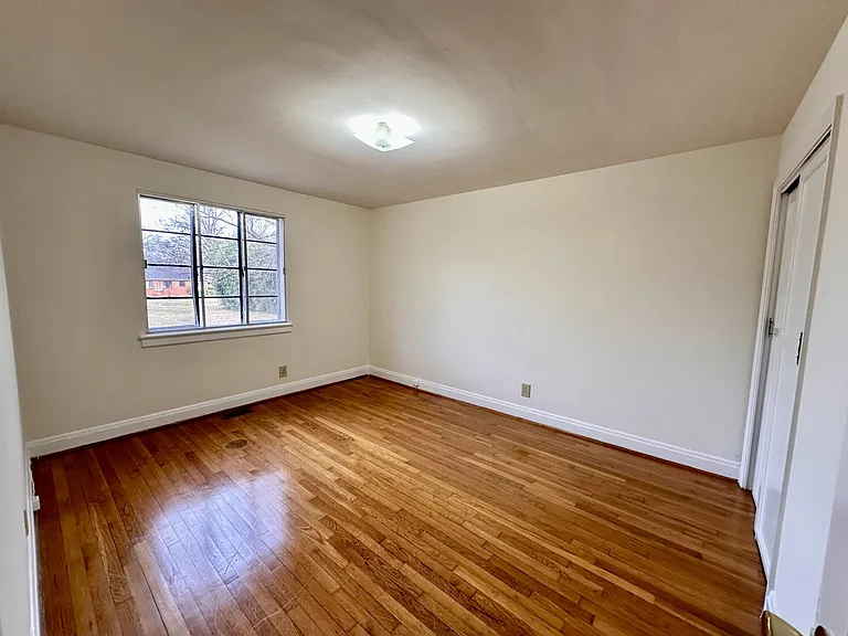 502 Elmhurst Rd — Photo 10