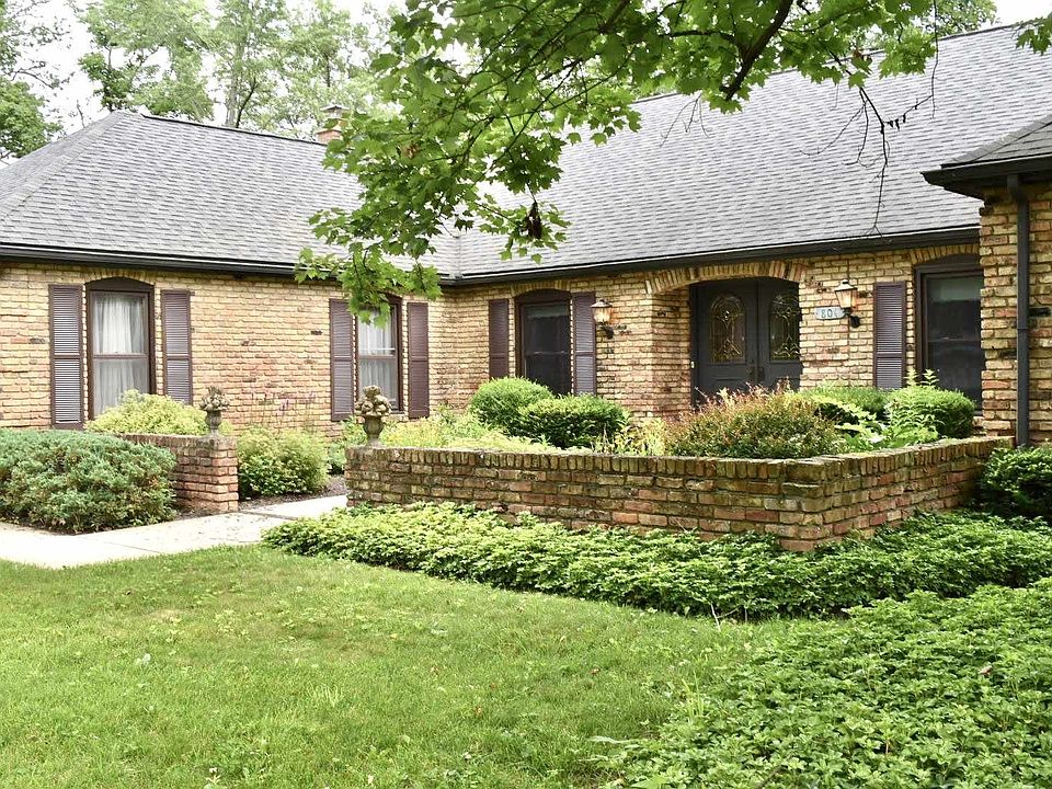 1st image of 804 N Meadow Wood Dr