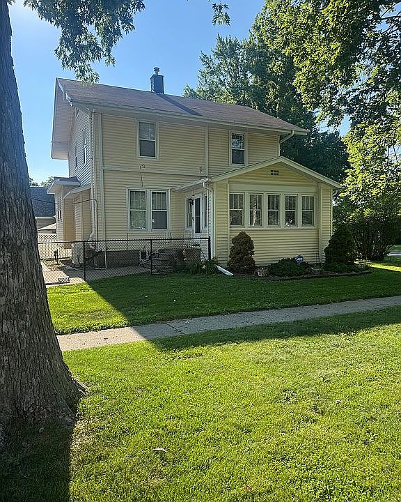 1st image of 404 W 6th St