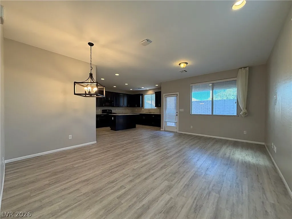 3 bed, 2.5 bath, 1734 sqft, $2,350 — Photo 4