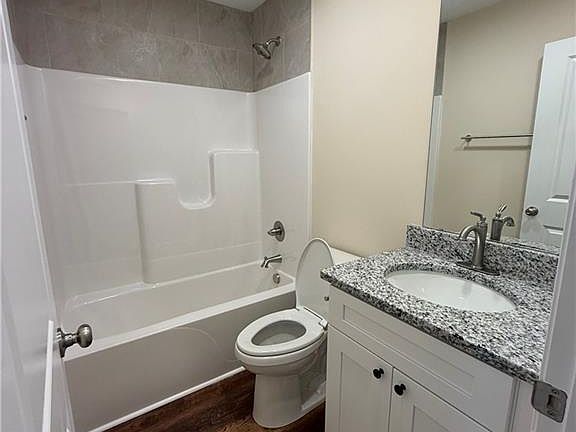 5th image of 708 Forrest St