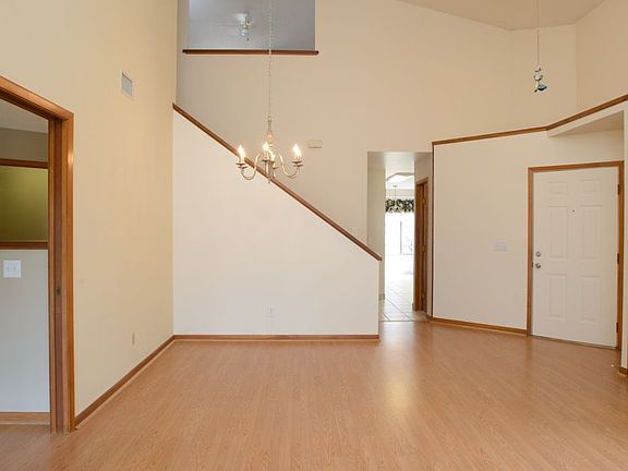 4th image of 723 White Pine Ct