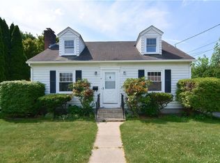 20 Colonial Rd, Bristol, RI 02809