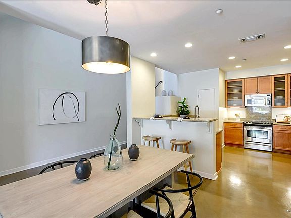 4th image of 546 Manzana Pl