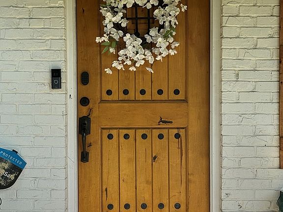 3rd image of 107 Parklane Dr