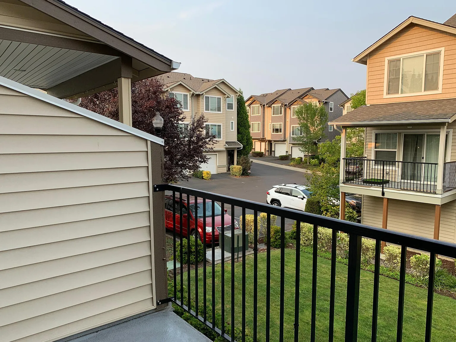 2 bed, 2.5 bath, 1129 sqft, $2,100 — Photo 2