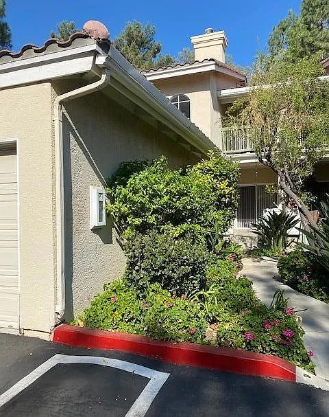 2 bed, 2.5 bath, 1204 sqft, $4,100 — Photo 1
