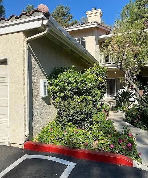5473 Spanish Oak Ln #B — Photo 1