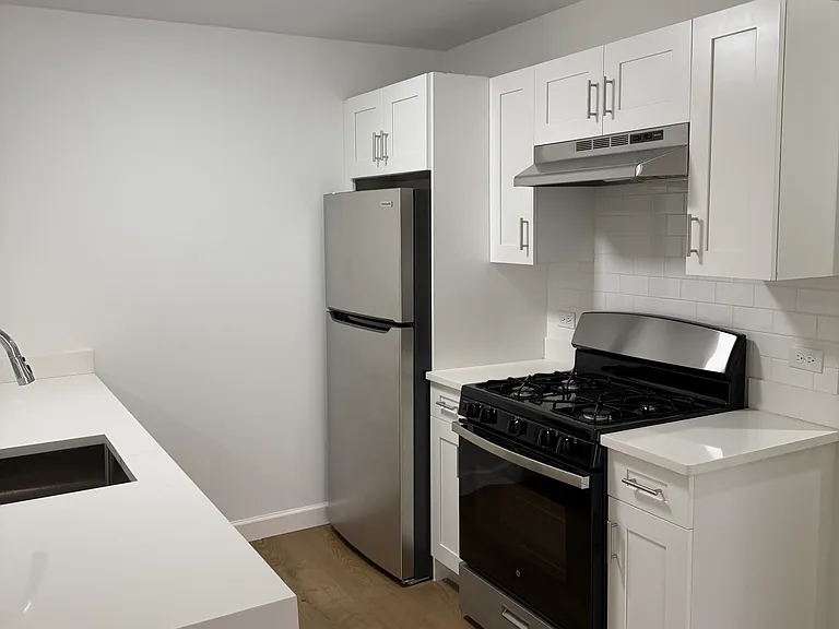 224 Gramatan Ave #7H — Photo 4