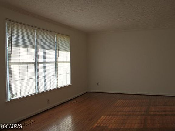 5th image of 914 Clymer Ct