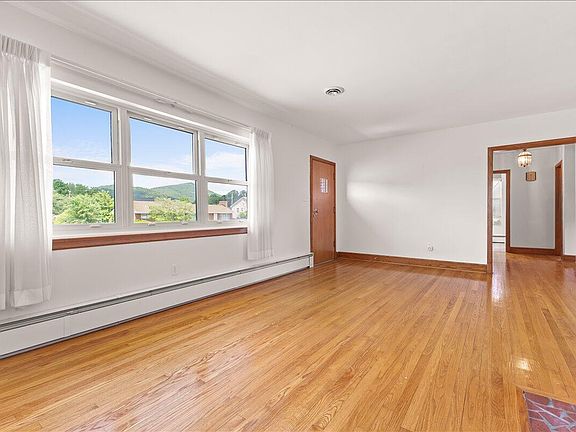 5th image of 2605 Pinecrest Dr