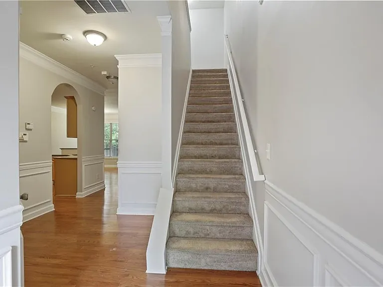 720 Surrey Park Pl SE — Photo 3