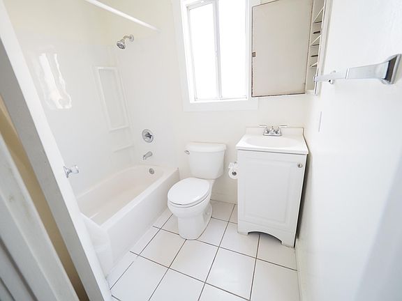 5th image of 5915 Hazeltine Ave APT 2
