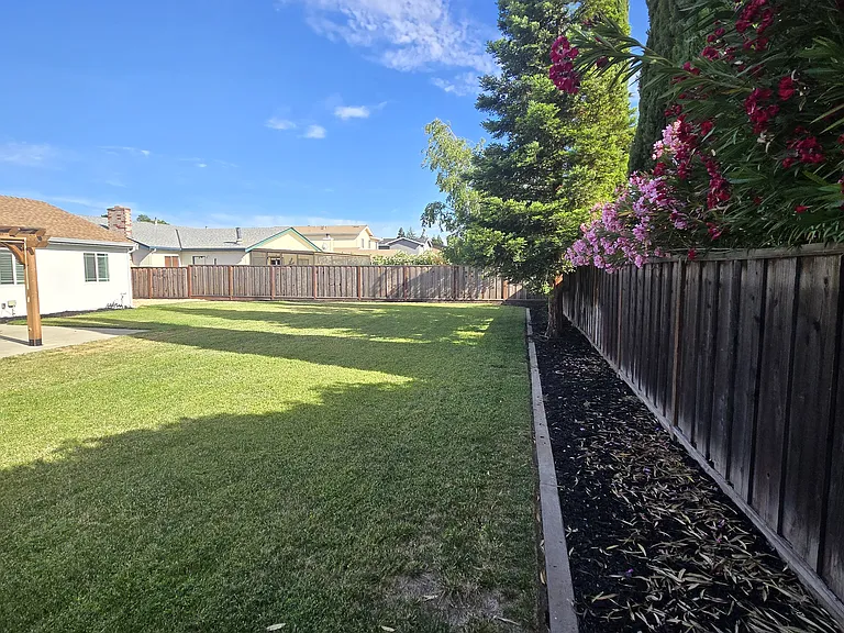 4844 Libra Ct — Photo 32