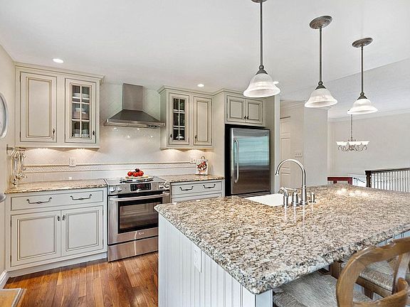STUNNING Open Kitchen