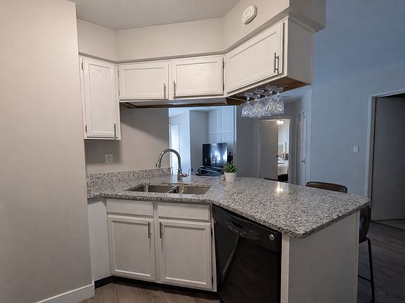 4th image of 1407 Wyndham Cir #108