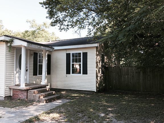 2nd image of 982 Sawyer St