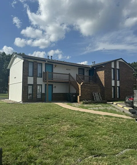 6832 W Par Ln #3 — Photo 1