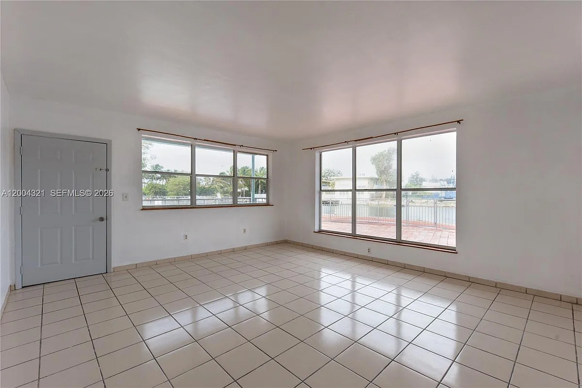 Building Photo - 1255 Marseille Dr #25