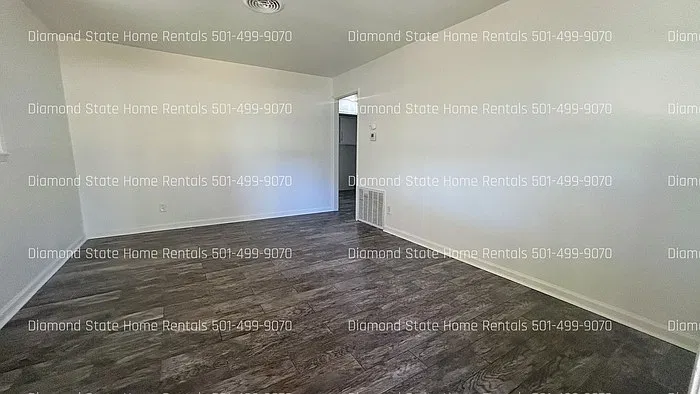 3 bed, 1.0 bath, 875 sqft, $1,295 — Photo 2