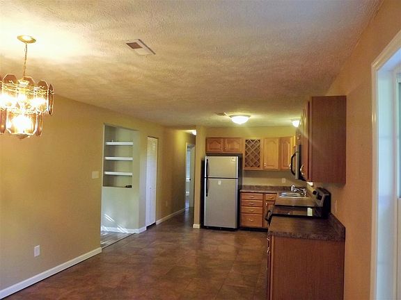 4th image of 1604 Meadow Run Dr