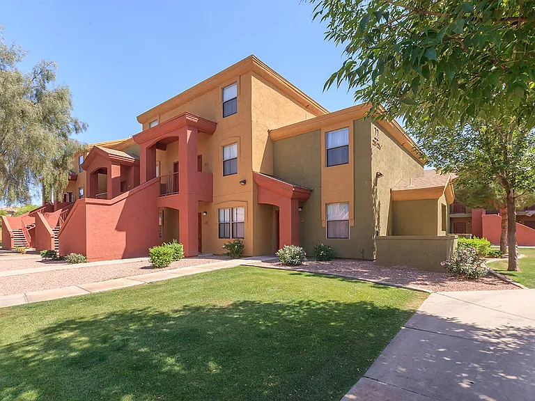 San Lucas Apartments — Photo 18