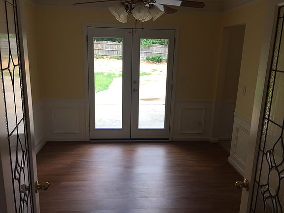 3rd image of 3770 Laurel Way