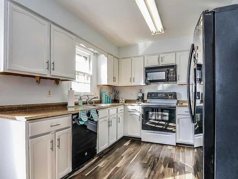 Colony View Dr — Photo 9