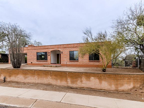 3rd image of 2710 W Calle Carapan