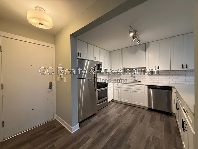 800 Graceland Ave #105 — Photo 2