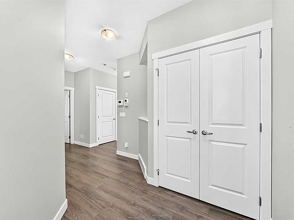 4th image of 110 N Crestbrook Way SW