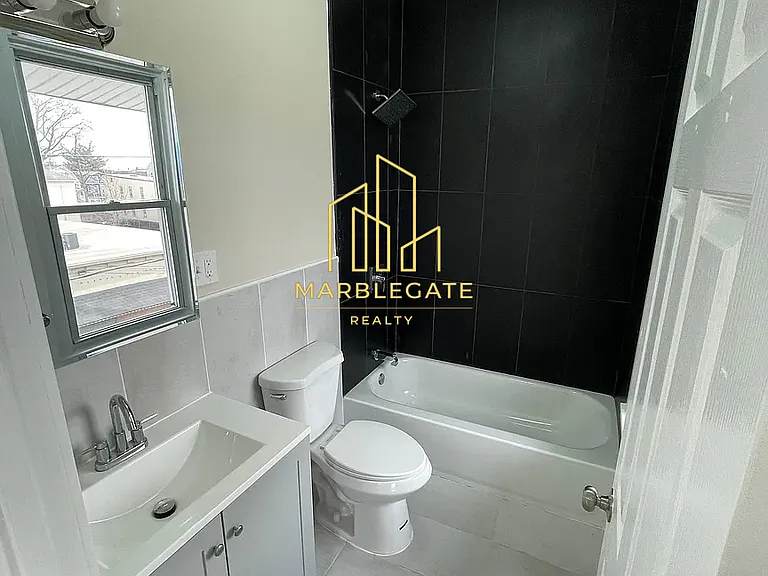 28 Wainwright St #33 — Photo 7