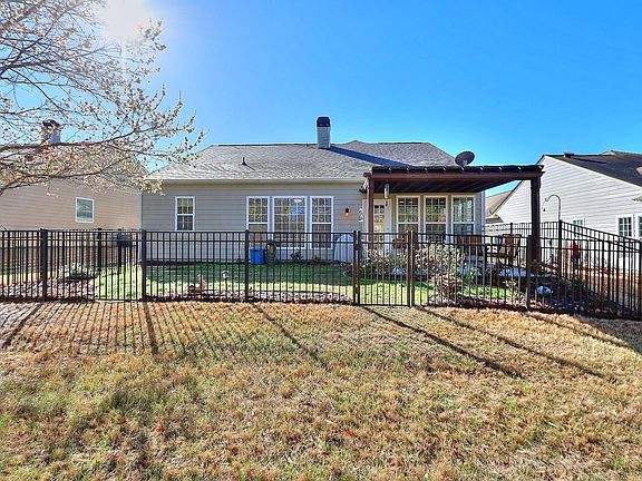 3rd image of 1040 Delcove Way