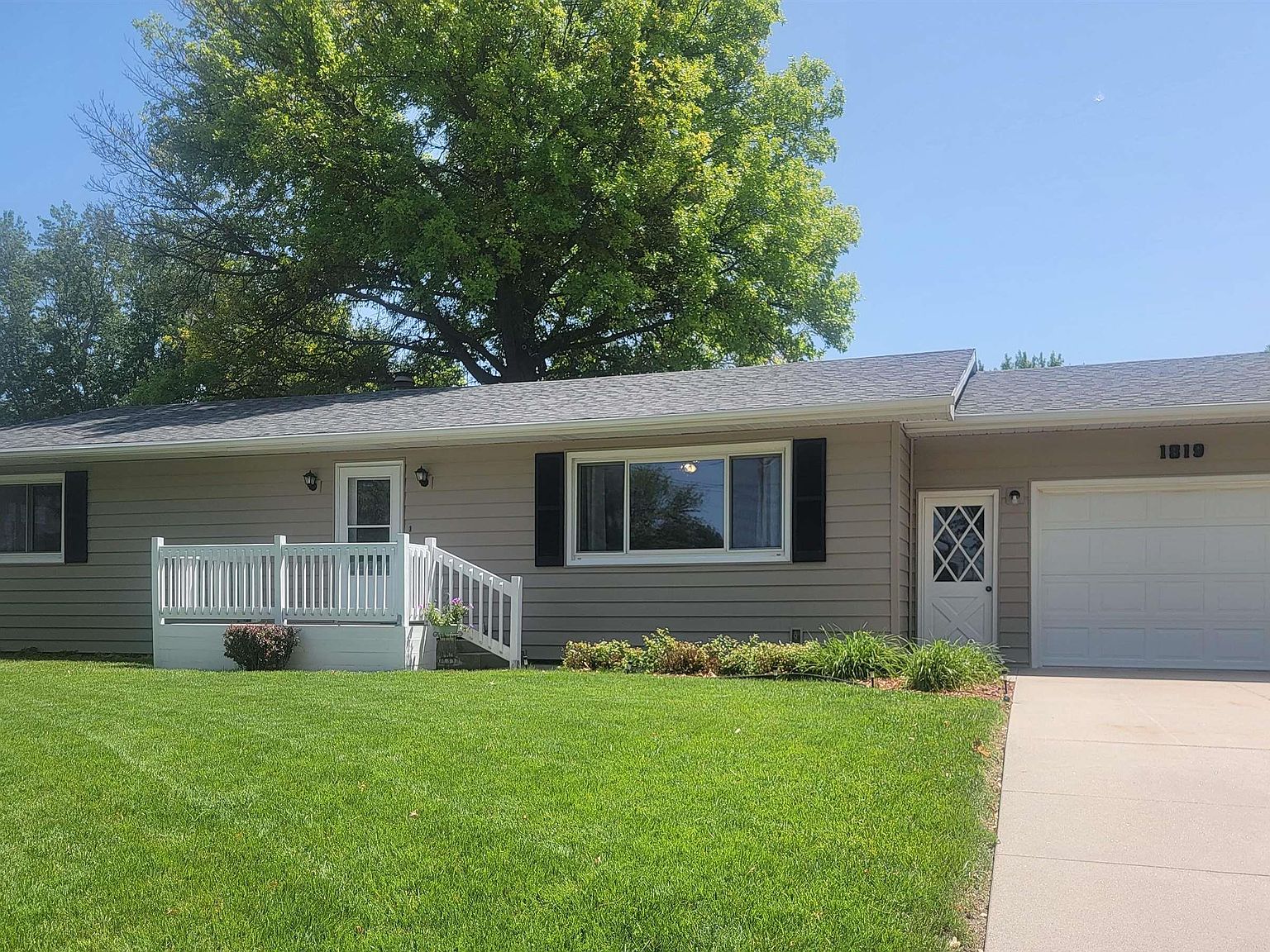 1819 Hoyt St Beatrice NE 68310 Zillow