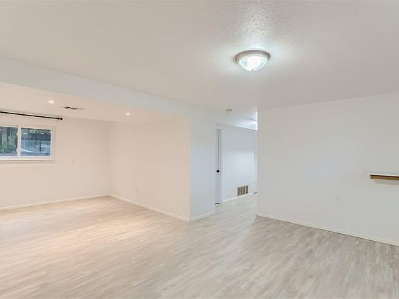 4th image of 1733 33rd Ave