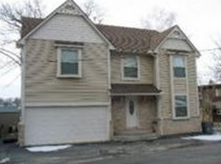 556 Black Oaks Trl, Howell, MI 48843