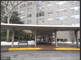 1030 E Lancaster Ave