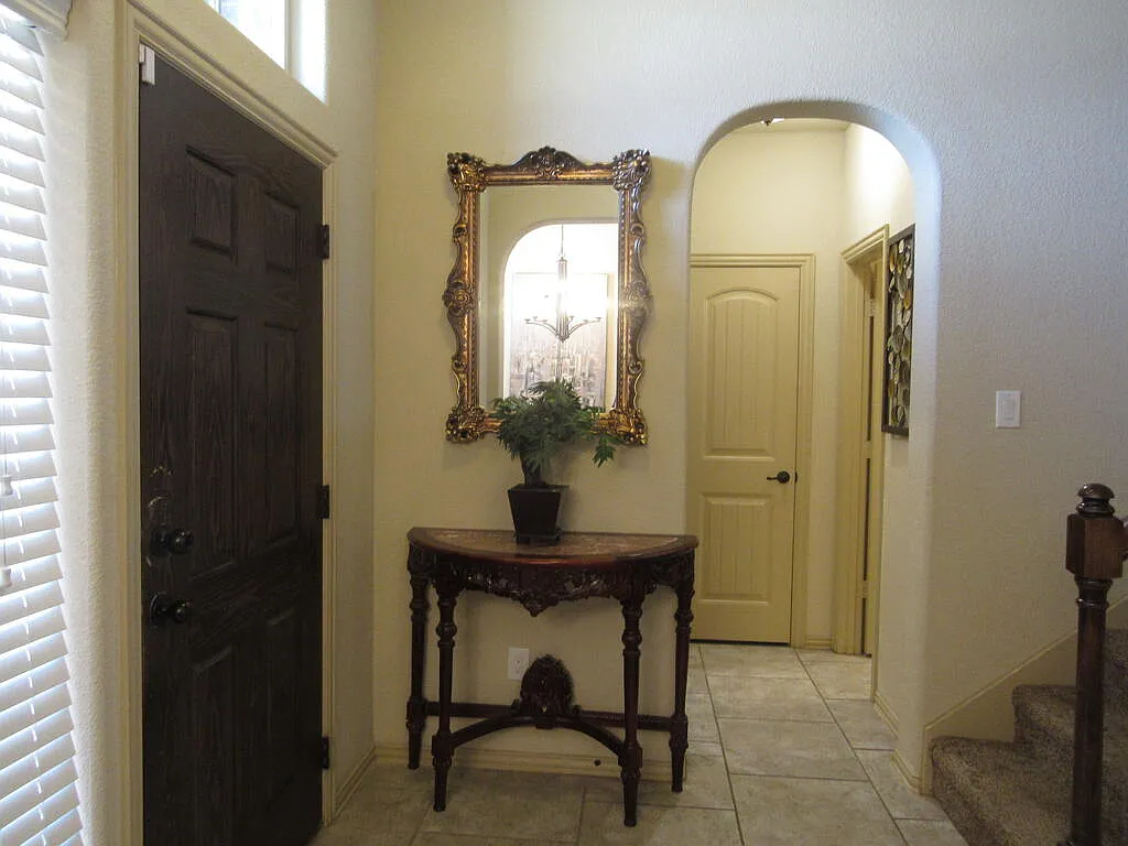 4 bed, 2.5 bath, 2513 sqft, $3,500 — Photo 4